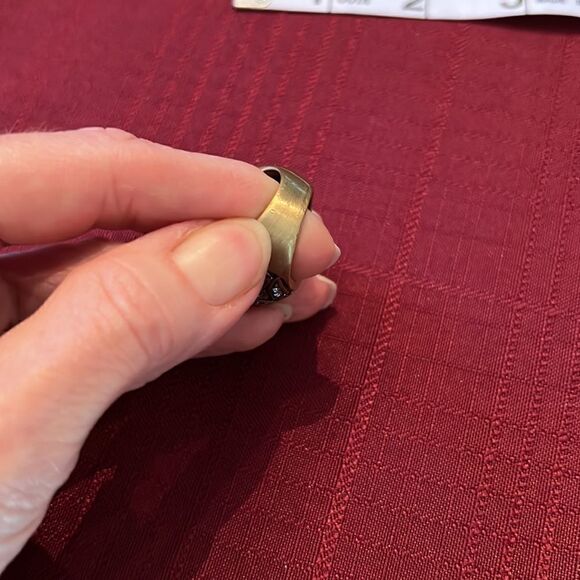 Beautiful ornate sparkly ring large purple center stone smaller blue stones EUC - Picture 11 of 11